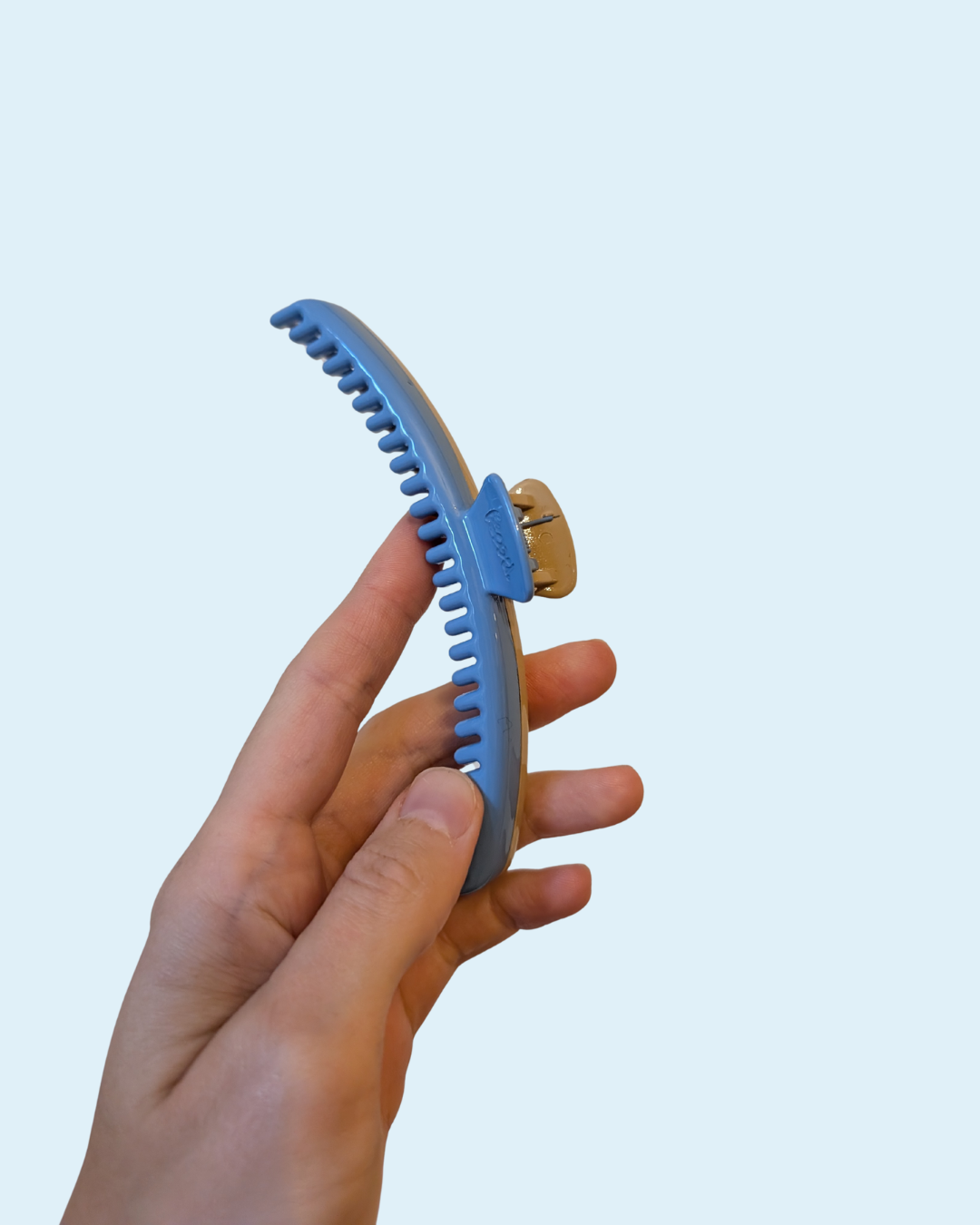 Two-Toned Hold Everything Claw