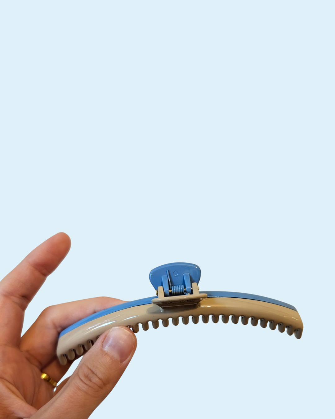 Two-Toned Hold Everything Claw