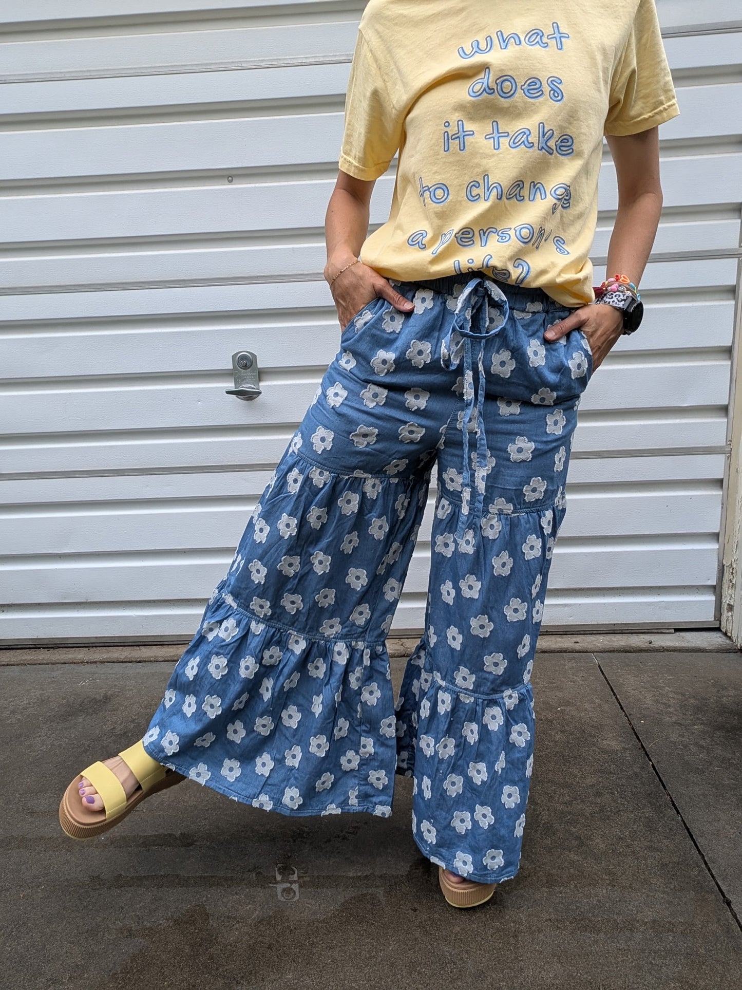 Retro Daisy Print Tiered Wide-Leg Pants