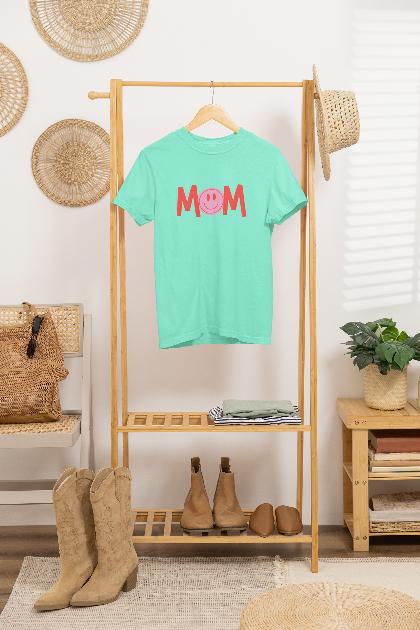 MOM - Smiley Shirt